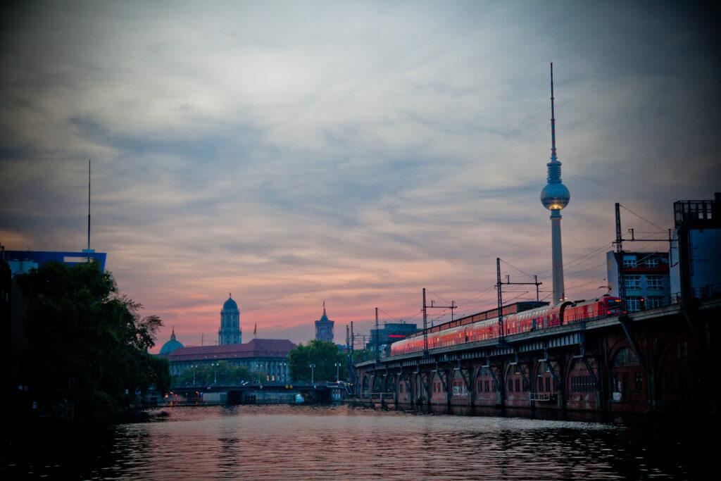 Fernsehturm vom Wasser